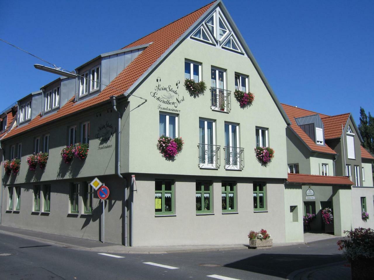 Отель Weinstube Schwalbennest Карлштадт Экстерьер фото